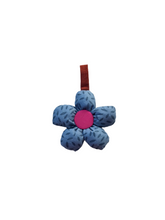 Cargar imagen en el visor de la galería, Flory Bag Charm Small Size
