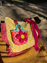 Cargar imagen en el visor de la galería, Olá mini bag charm
