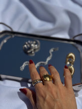 Cargar imagen en el visor de la galería, Cala Gold Ring
