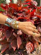 Cargar imagen en el visor de la galería, Twist Gold Bangle
