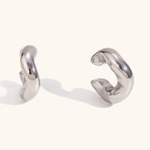 Cargar imagen en el visor de la galería, Sienna Silver Earcuff
