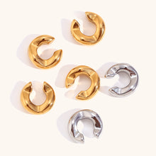 Cargar imagen en el visor de la galería, Sienna Silver Earcuff
